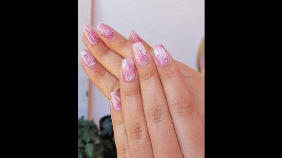 A pink and white marble art speaks all things soft and feminine (Photo: Instagram) A pink and white marble art speaks all things soft and feminine (Photo: Instagram)