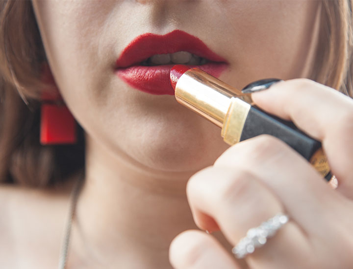 glamorous-woman-applying-lipstick