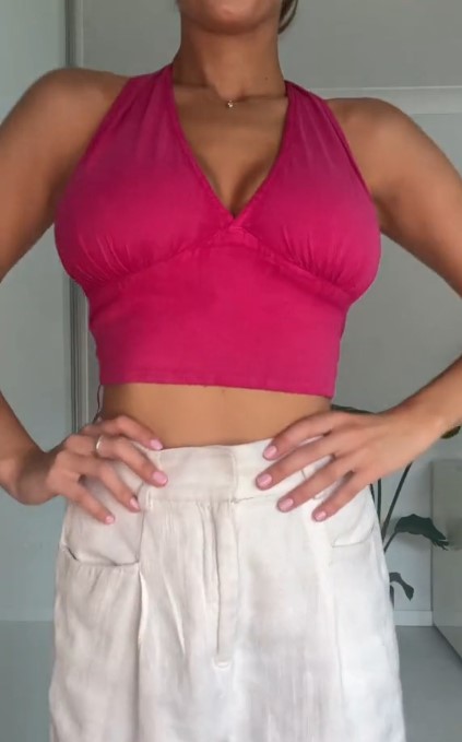 Lara was also a huge fan of Bershka's halterneck top in fuchsia