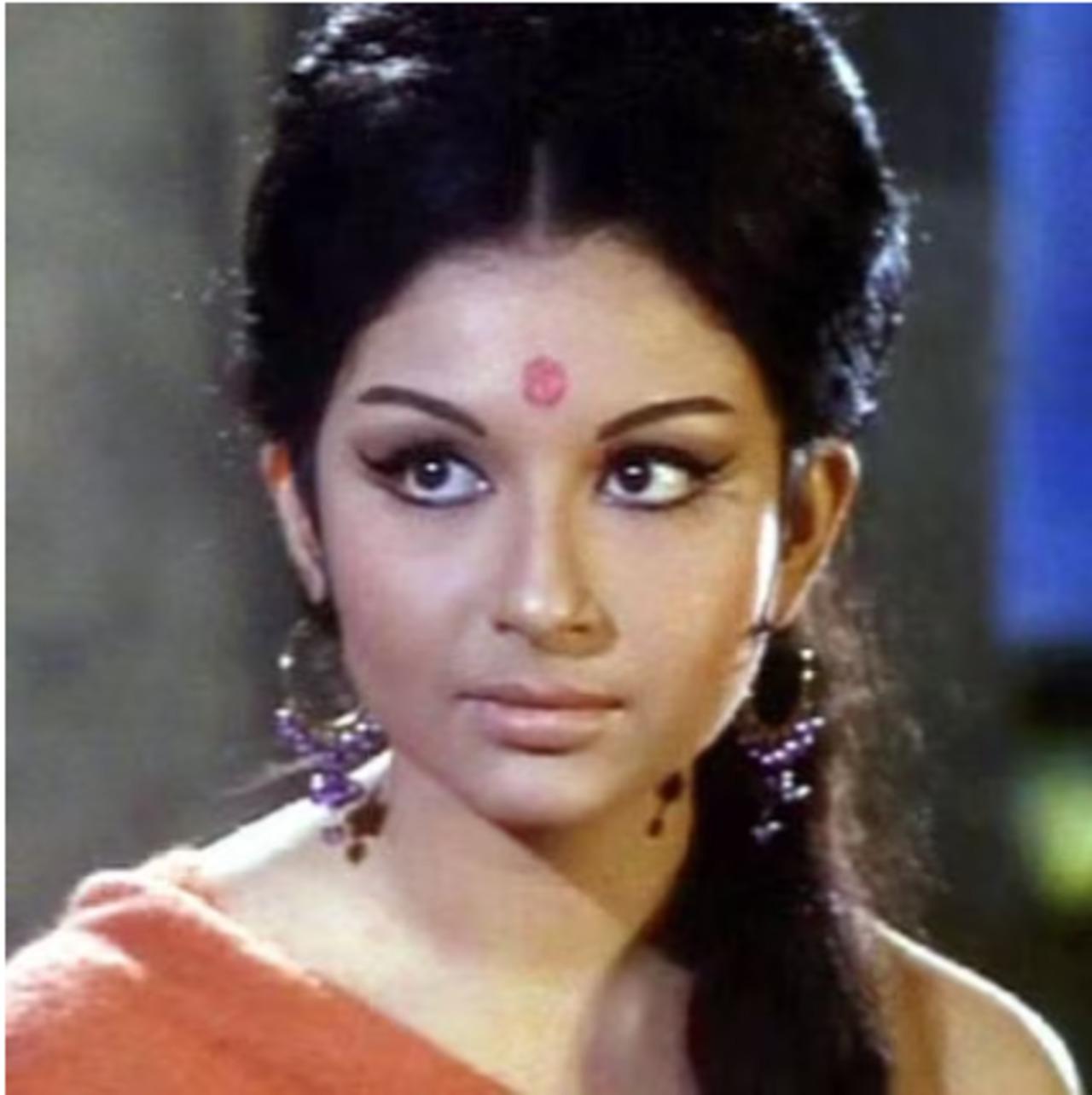 This hairstyle quickly gained popular currency across the industry. Other actresses like Waheeda Rahman and Saira Banu also followed in Sharmila Tagore's footsteps and sported this bouffant in many of their films