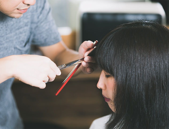 woman-getting-blunt-bangs