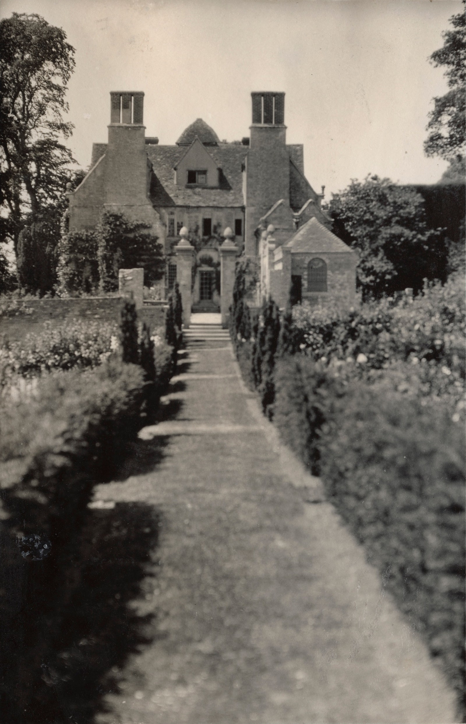 Morrell turned Garsington—her country home outside Oxford—into what one guest called a “fluttering parrothouse of greens...