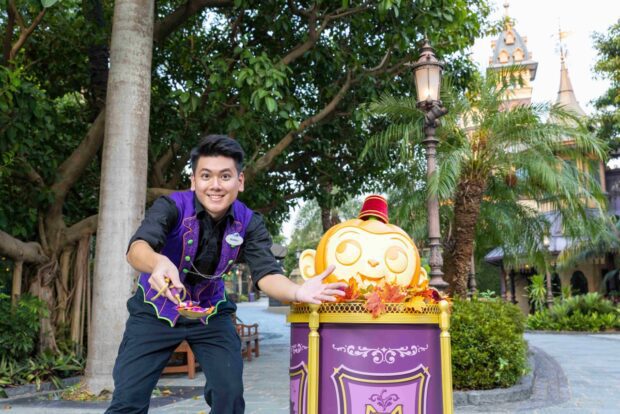 Trick-or-treating at Hong Kong Disneyland for Halloween Time 2023