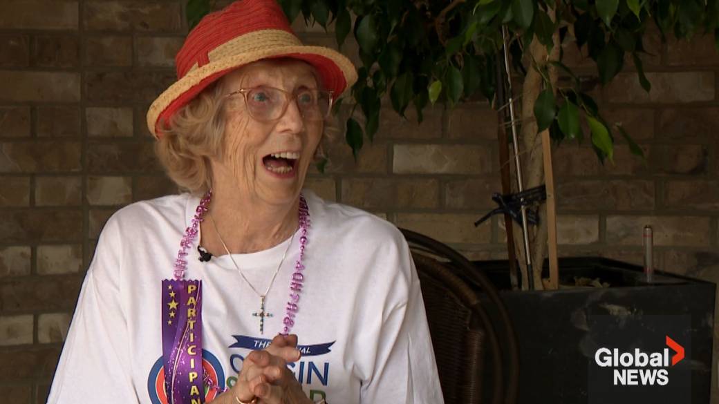Click to play video: 'Calgary woman celebrates 101st birthday by gardening, taking part in sports'