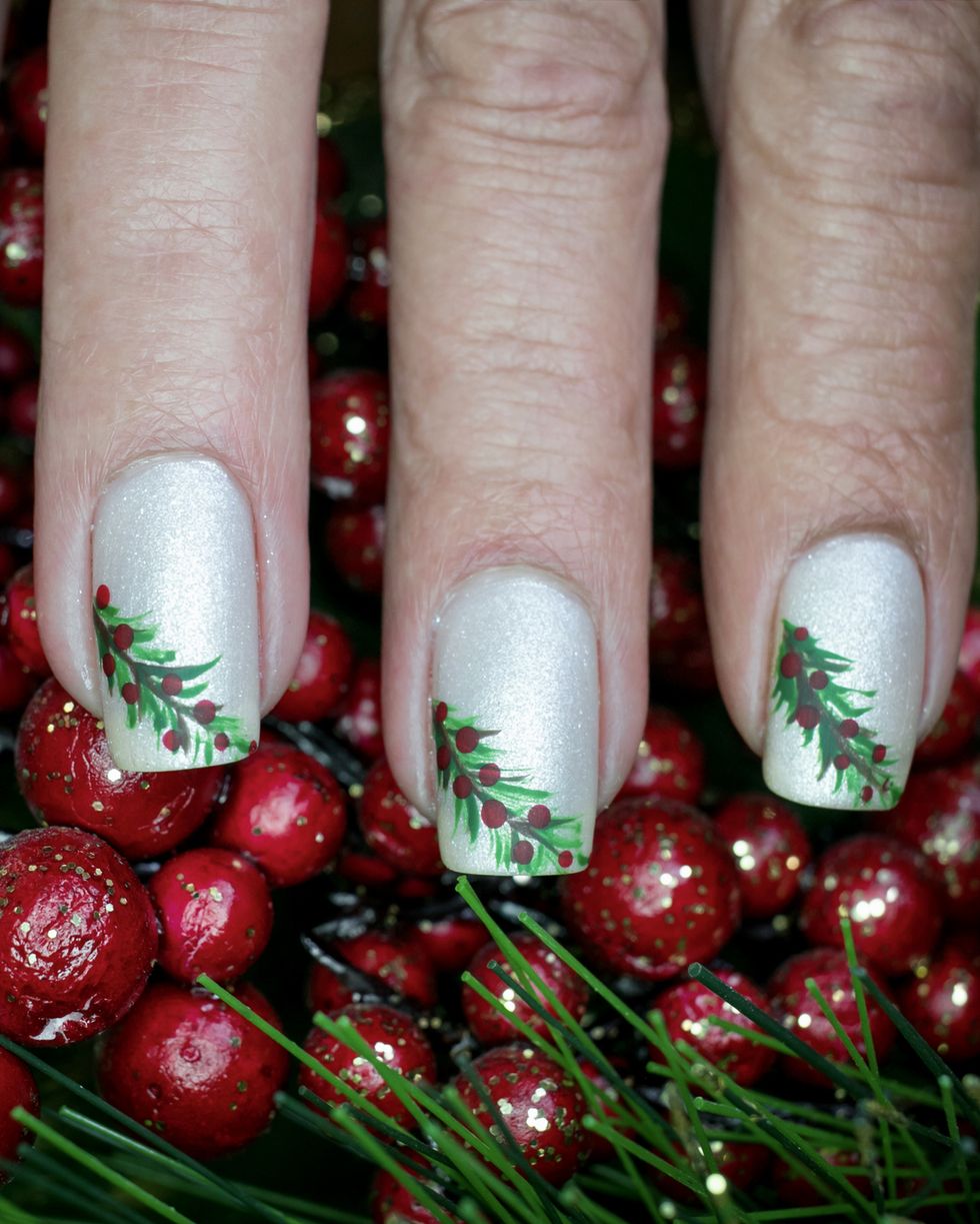 christmas nail ideas mistletoe manicure