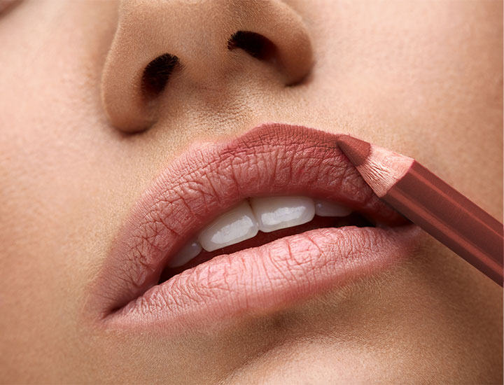 woman-applying-brown-lip-liner