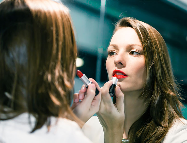 women-red-lipstick