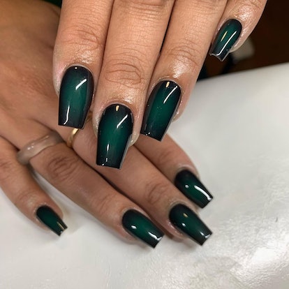 Forest green and black aura nails that are inspired by 