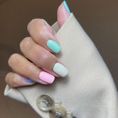 Pastel Skittle nails that are inspired by 1989 (Taylor's Version).