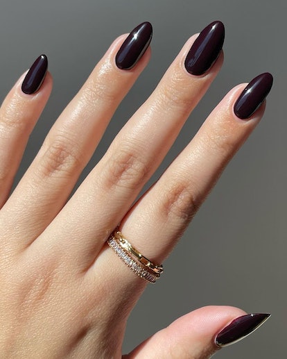 Cherry mocha nail polish is very on-trend for Halloween 2023.