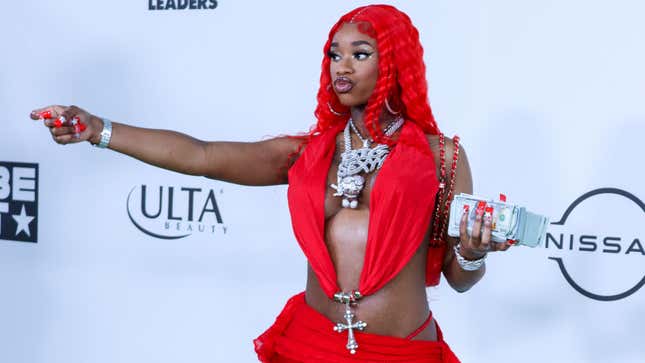 Image for article titled The Most WTF Fashion Moments From The 2023 BET Hip Hop Awards