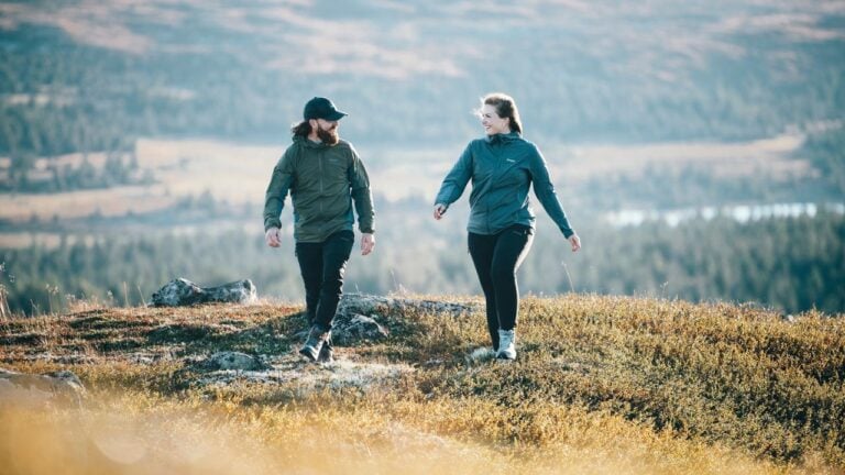 Hikers in Bergans of Norway gear. Photo: Bergans.