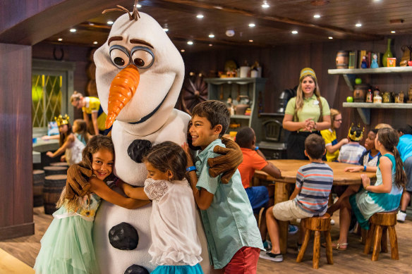 Olaf stops by at the kids’ club.