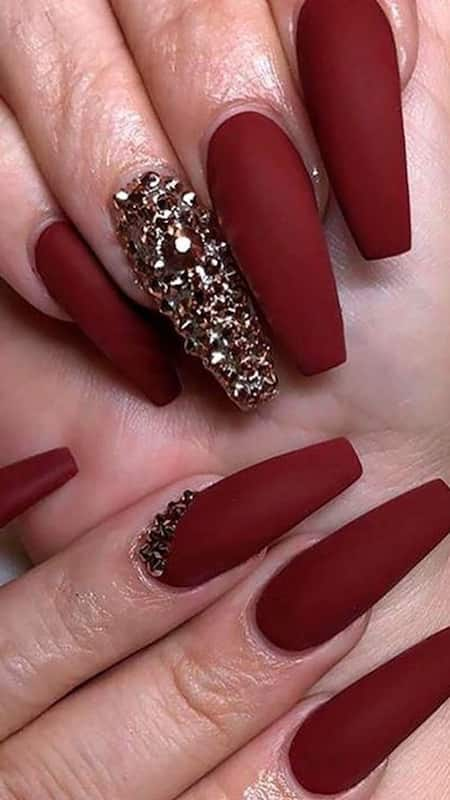 Red Nails With Glitter: Add the right blend of romance and drama with this manicure inspiration!