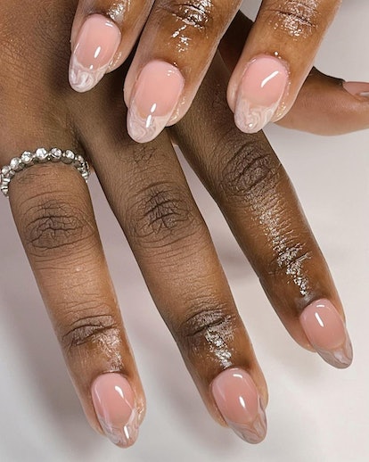 Creamy swirled French tip nails are a simple on-trend nail art design for Thanksgiving 2023.