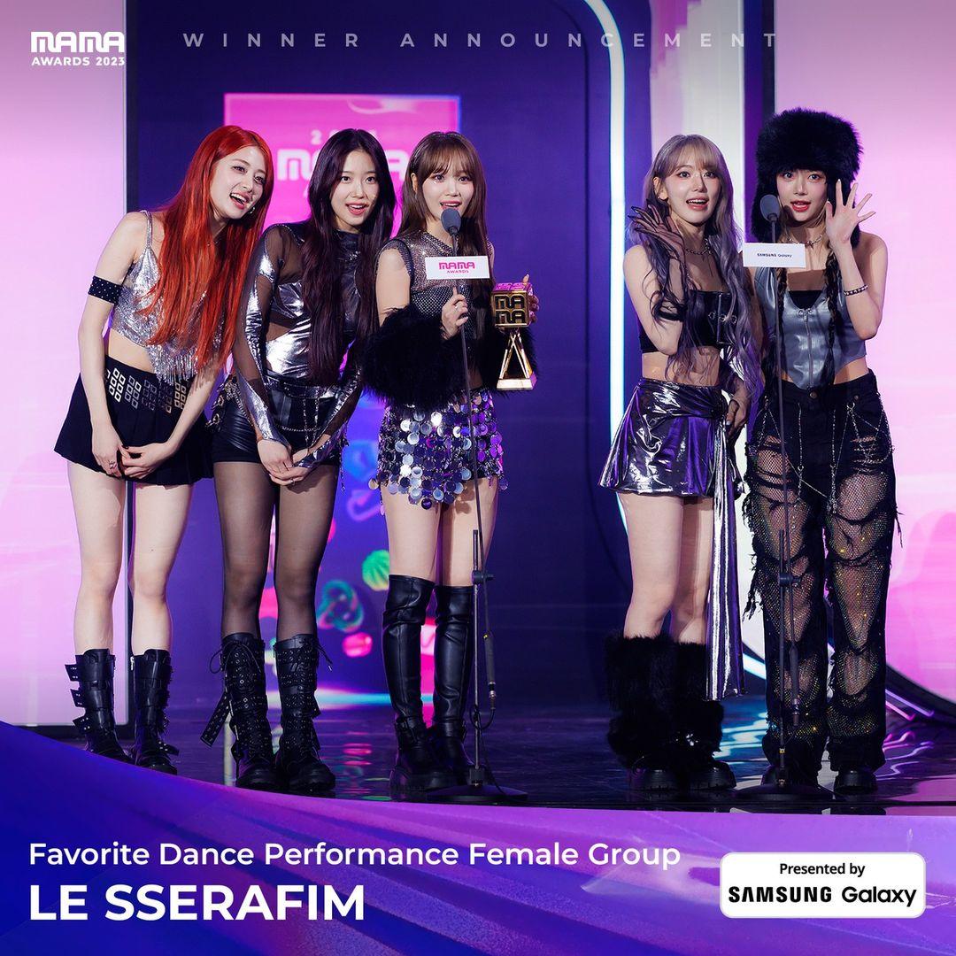 The Favorite Dance Performance (Female Group) award was given to LE SSERAFIM.