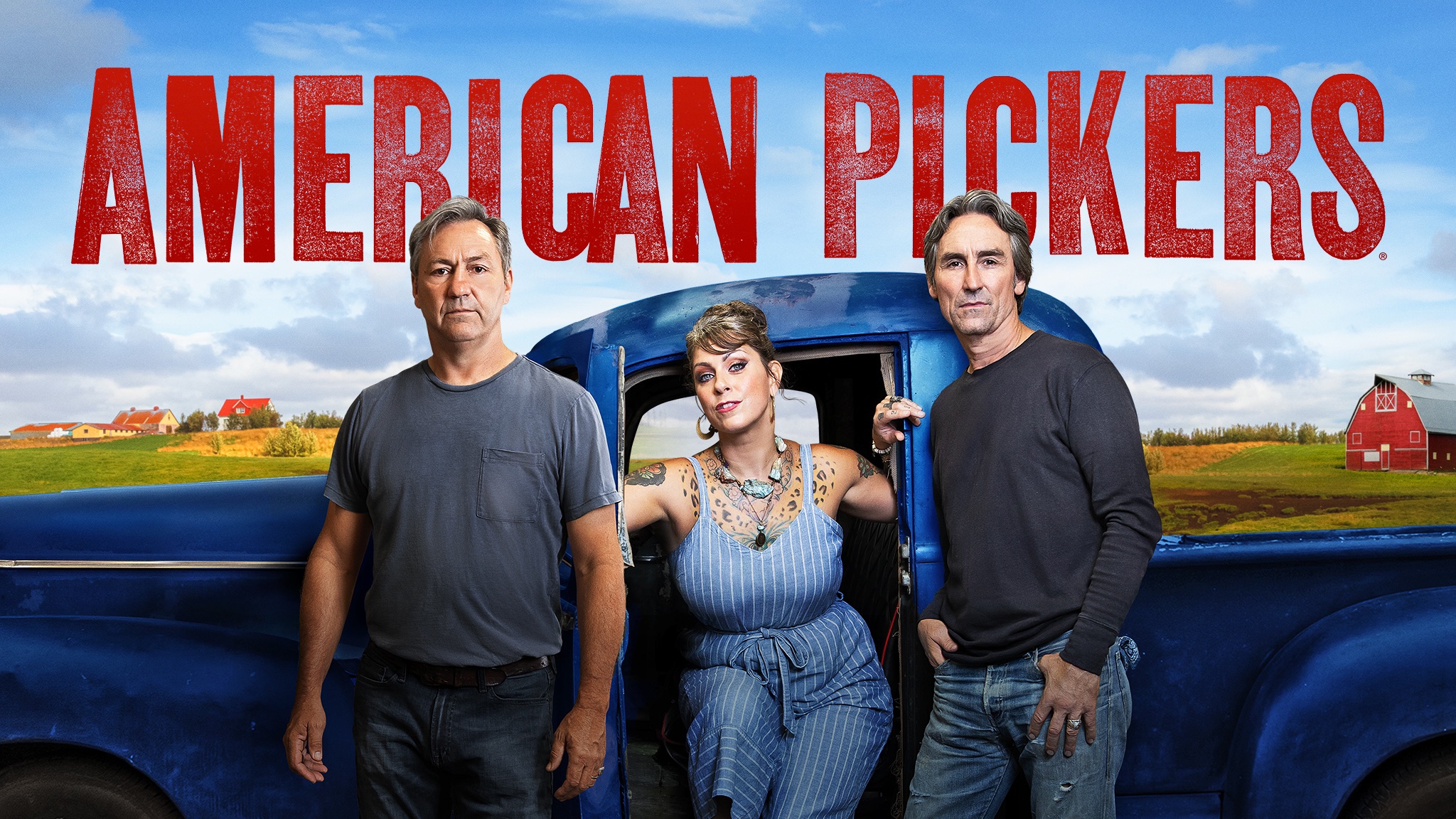 Danielle posed with Robbie and Mike Wolfe for an American Pickers promo