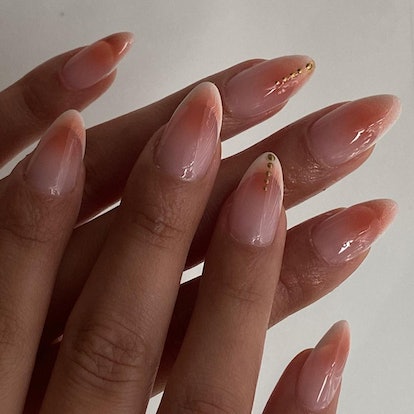 Light orange aura nails are on-trend for a 2024 