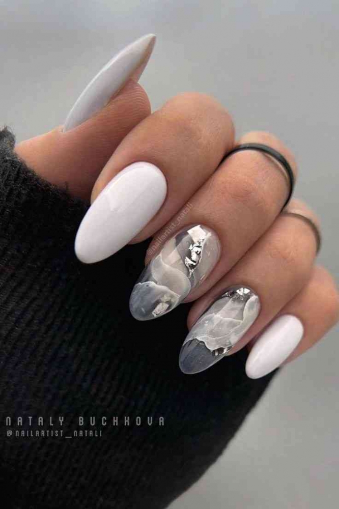 Corak Marble. Instagram: @nailartist_natali