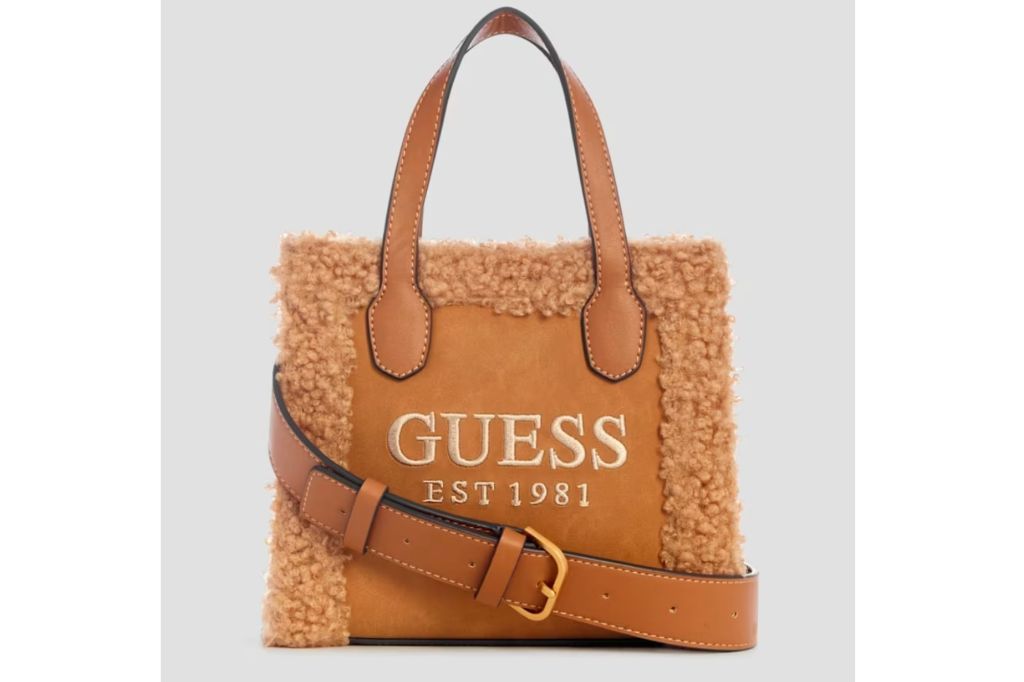 Guess bag made of fleece and faux leather.