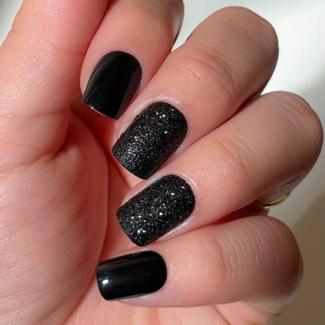 short-nail-trend-black