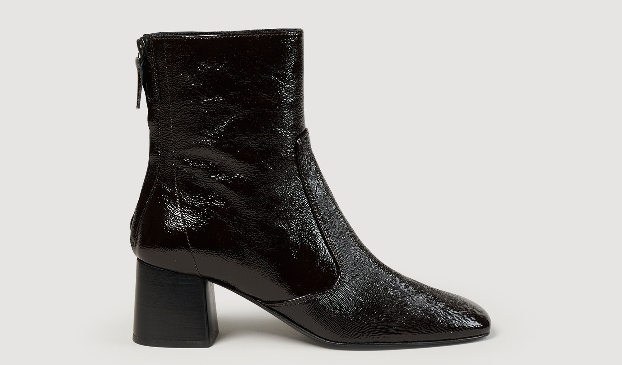 This is a chic and sophisticated pair of cracked leather boots