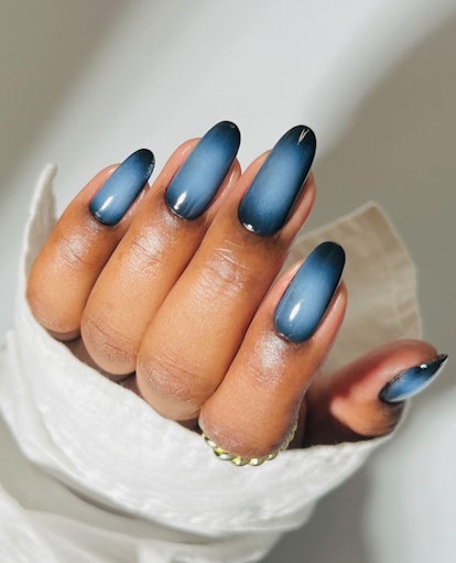 Ocean blue aura nail art is on-trend for Pisces season 2024.