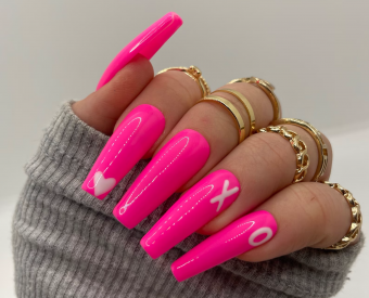 https://cf.ltkcdn.net/www/images/slide/354833-850x688-neon-pink-long-nails.png