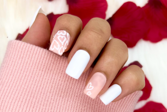 https://cf.ltkcdn.net/www/images/slide/354836-850x566-white-pink-heart-nails.png