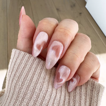 https://cf.ltkcdn.net/www/images/slide/354843-850x850-shadow-hearts-soft-pink-cat-eye-heart-nails.png