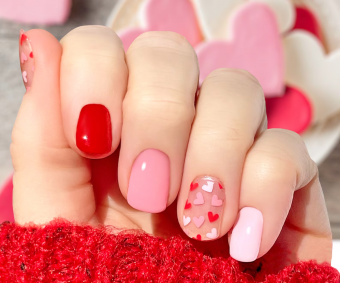 https://cf.ltkcdn.net/www/images/slide/354844-850x708-red-pink-hearts-nails.png