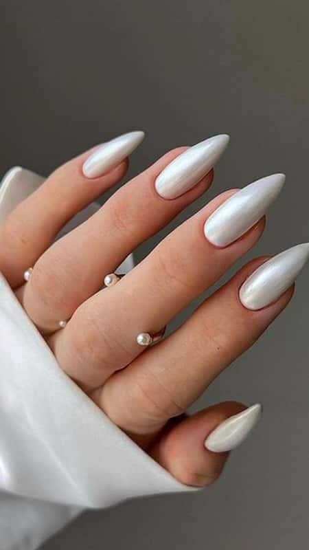 Glazed Donut: Long, sleek nails with a pearly white sheen, embodying an air of class and sophistication.