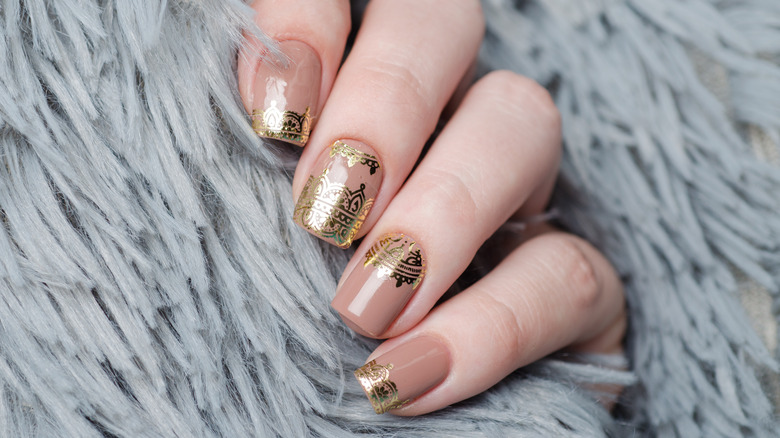 Gold lace nails manicure