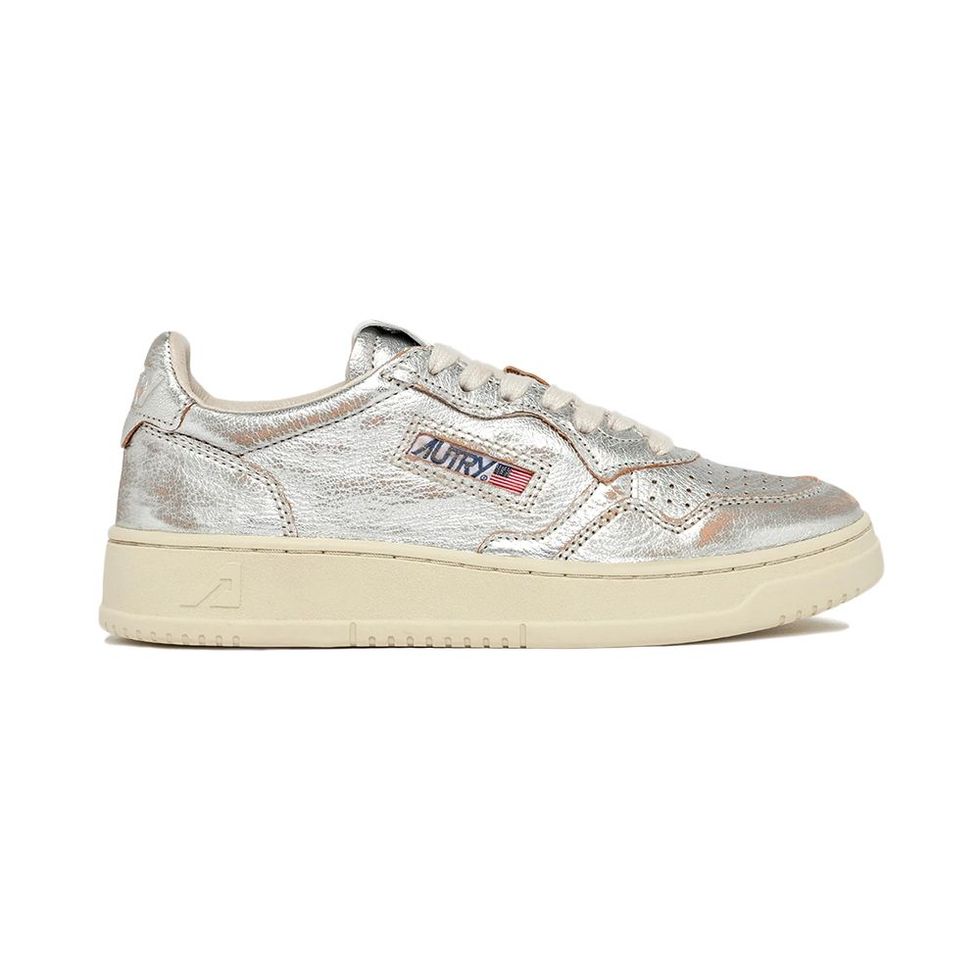 Medalist Low Textured Leather Sneakers