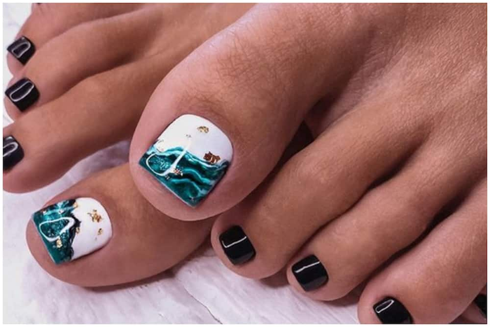 Wave nail design