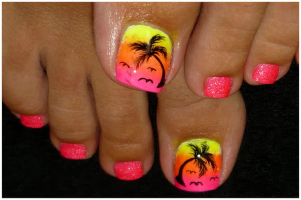 Beautiful summer sunset nail design.