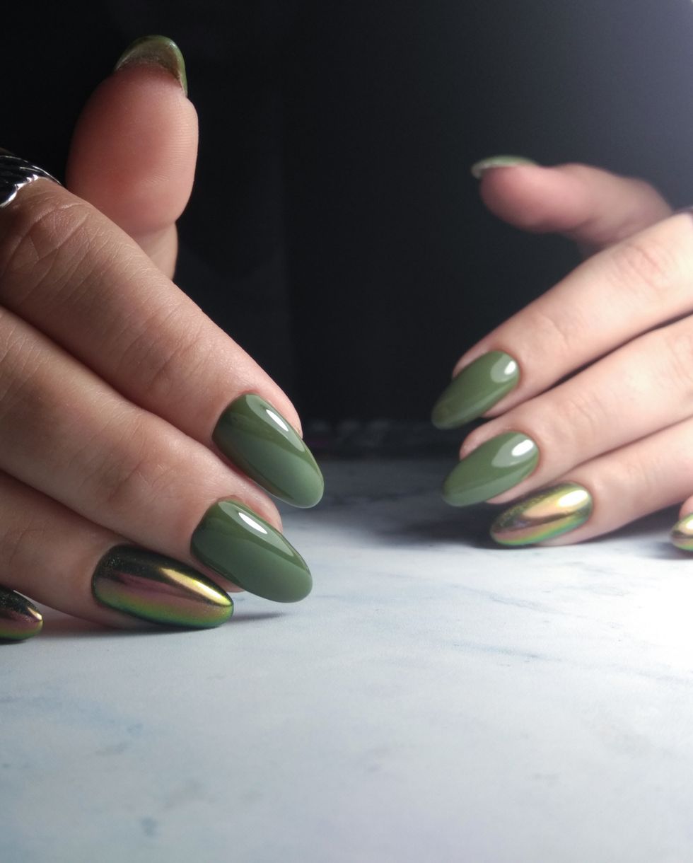 summer nail ideas grass green iridescent nails