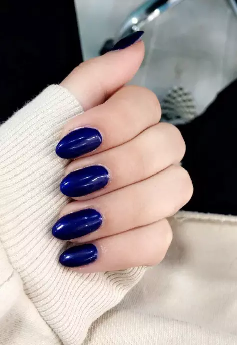 Aqua Dream Bold BlueBlue nail paint can range from bold and bright to cool and calming. A vibrant blue is a perfect poppy-inspired colour that can add a splash of fun to your look.