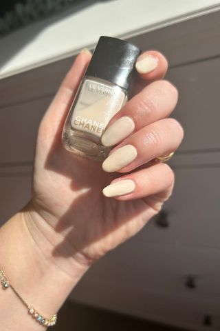 Chanel Le Vernis Longwear Nail Colour in 167 White Silk swatch