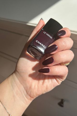 Chanel Le Vernis Longwear Nail Colour in 141 Oiseau De Nuit swatch