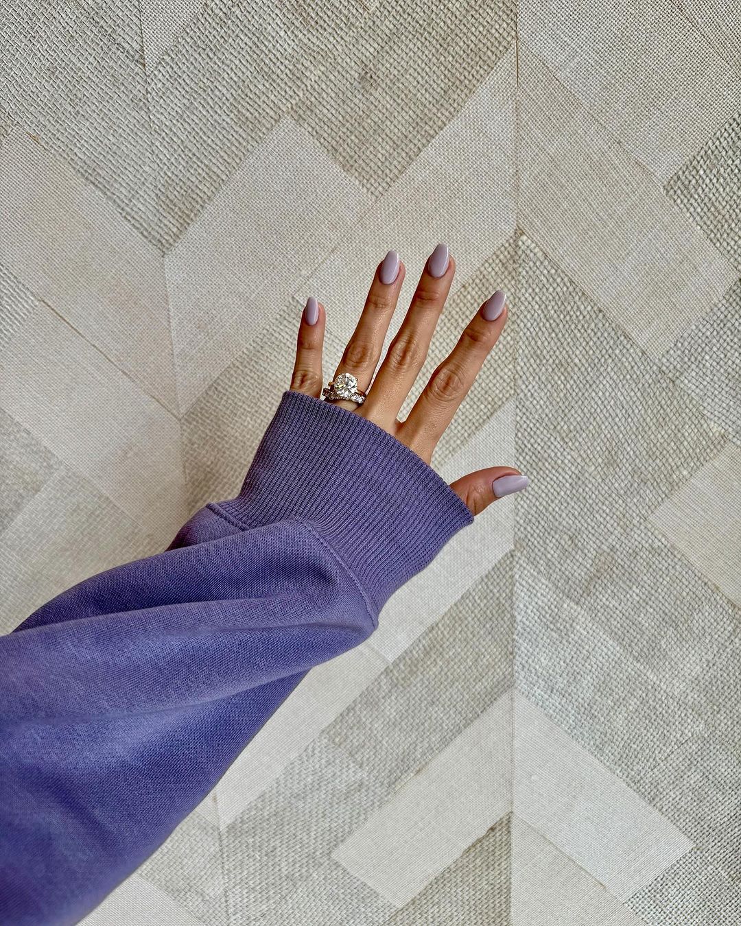 Pia Wurtzbach wearing lavender nails