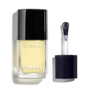 Chanel Le Vernis Nail Colour in Ovni