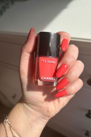 Chanel Le Vernis Longwear Nail Colour in 121 Première Dame swatch