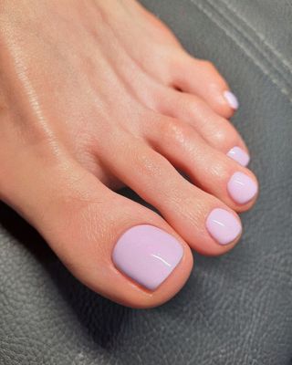 lilac pedicure colour