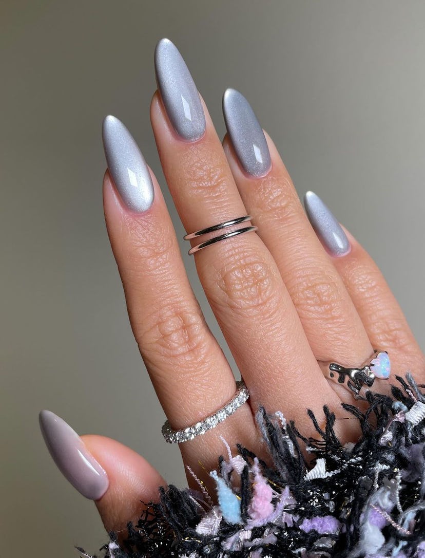 Silver velvet nails are perfect for Cancer season 2024.