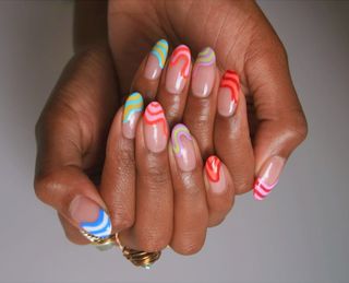 @imarninails wavy nail art