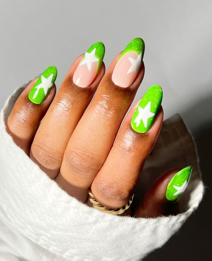 Sparkling green nails with stars give 