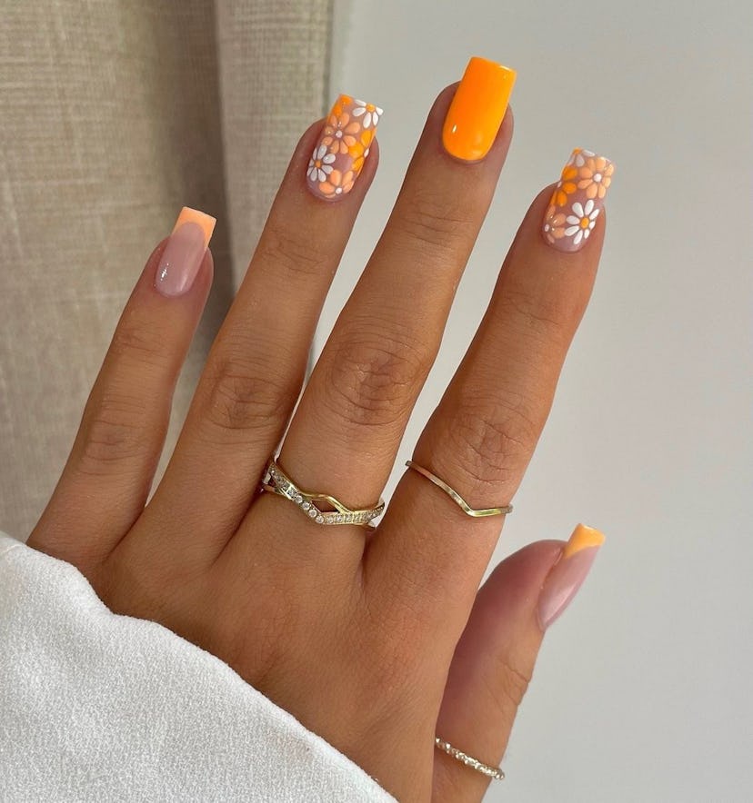 Try a peach-colored daisy nail art design for summer 2024.