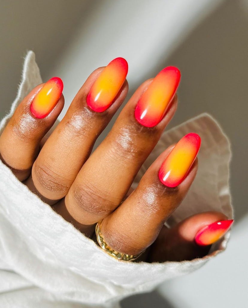 Sunset aura nails are perfect for Leo season 2024.