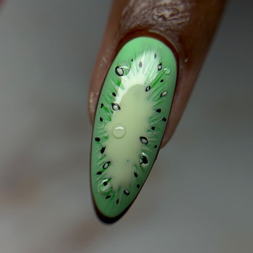 Kiwi slice nail art gives 